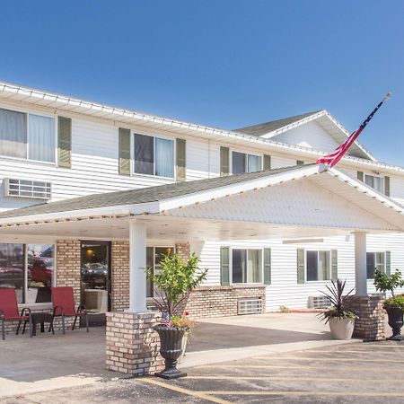 Super 8 By Wyndham Escanaba Εξωτερικό φωτογραφία