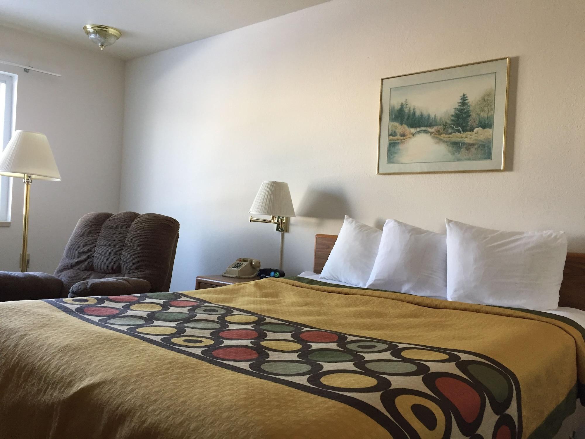 Super 8 By Wyndham Escanaba Εξωτερικό φωτογραφία