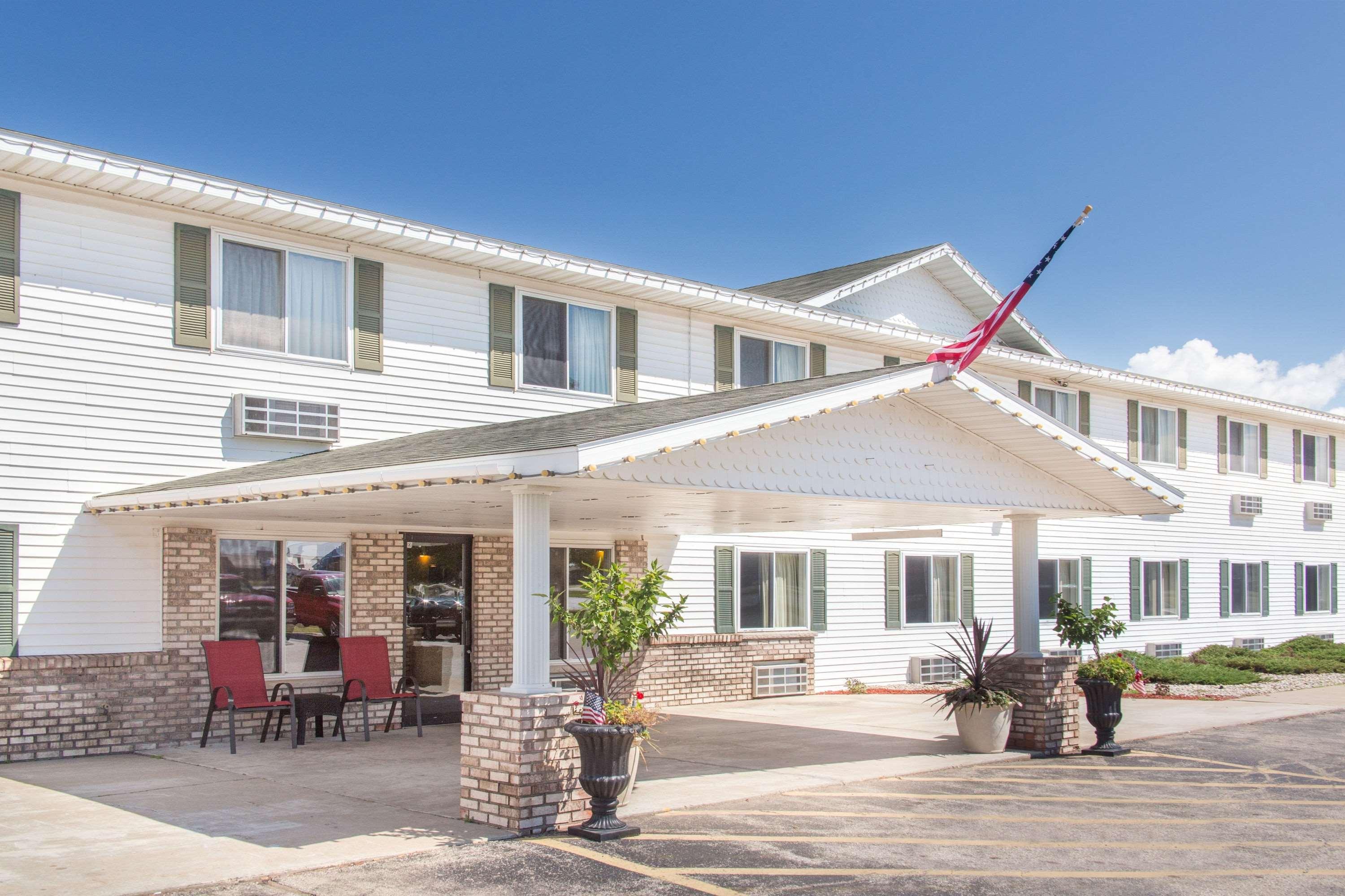 Super 8 By Wyndham Escanaba Εξωτερικό φωτογραφία
